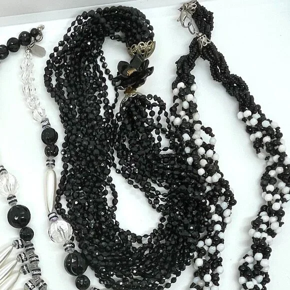 VINTAGE MODERN JEWELRY LOT BLACK WHITE NECKLACES EARRINGS BANGLE CURATED - Picture 9 of 13